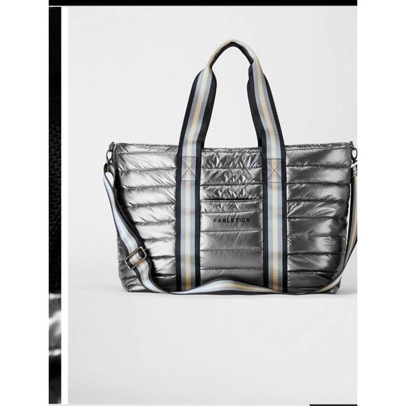 Fabletics the large quilted tote in grey metallic with Crossbody strap new witho - Picture 6 of 7